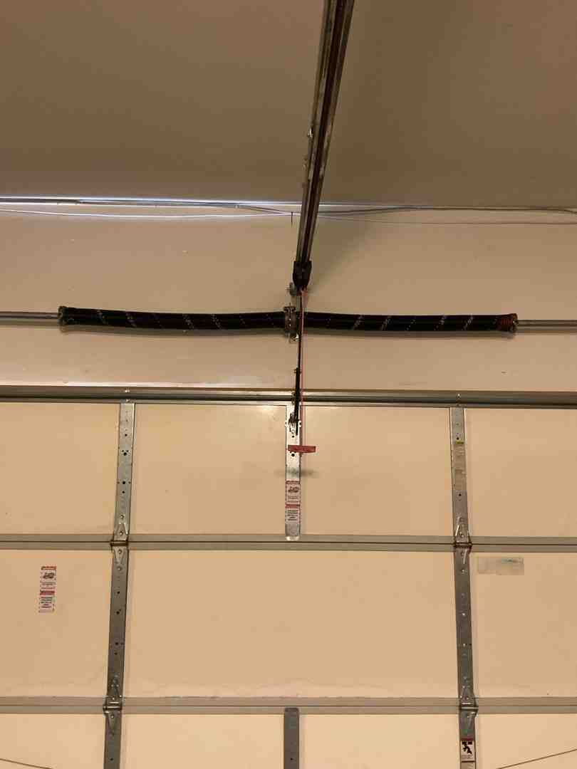 Torsion spring and track assembly under thermal stress