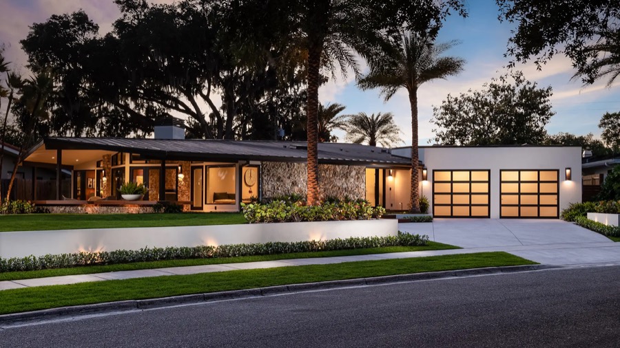 A Clopay Avante aluminium and glass garage door on a contemporary home